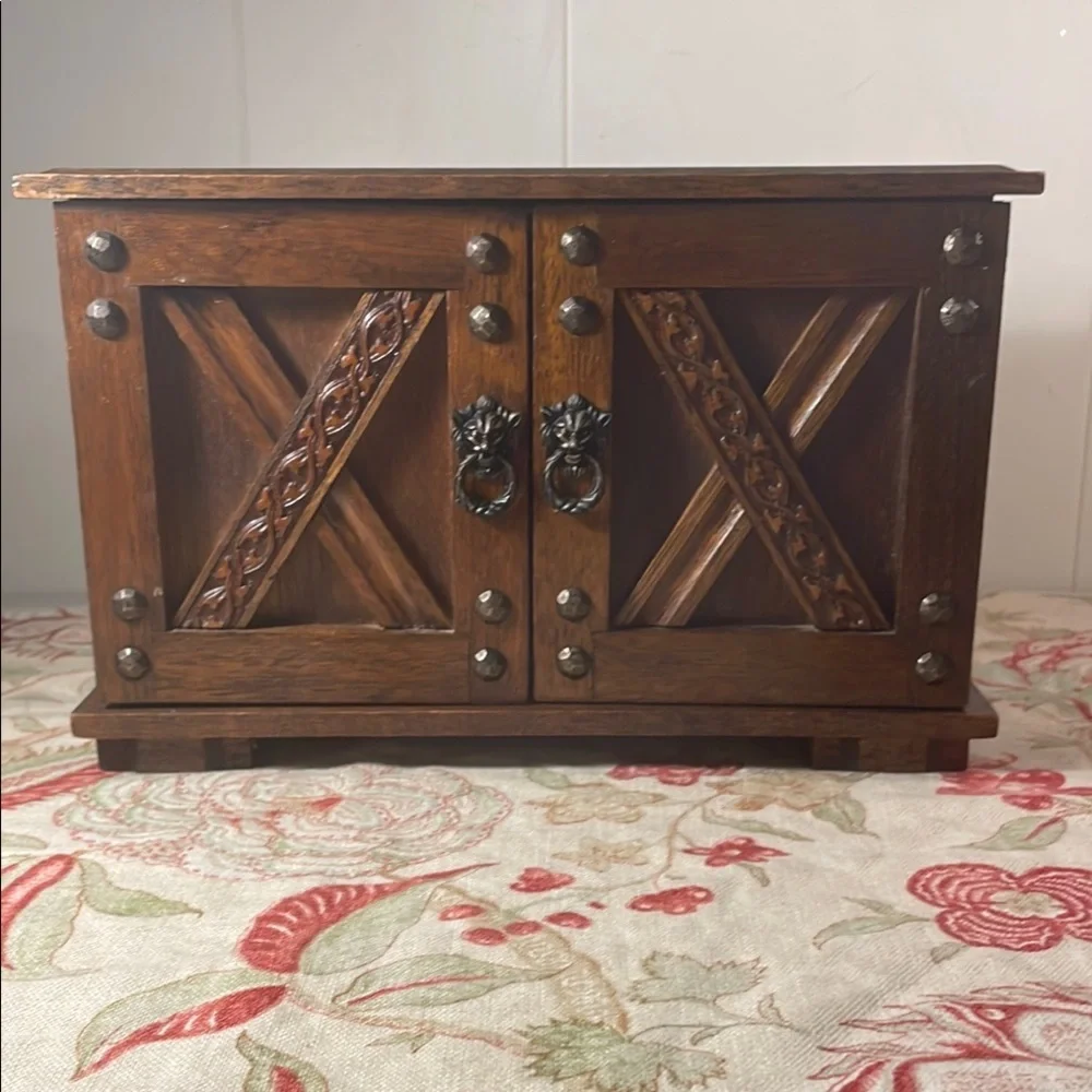 Vintage Wooden 3 Drawer Felt Lined Musical Jewelry Box Lion Door Pulls Amazing